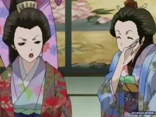 А в немилост geisha има а мокри капе glorious към trot путка
