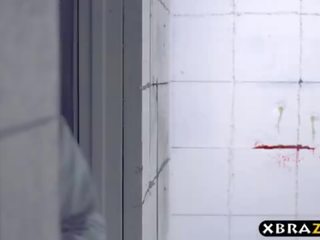 Psycho 烦燥的 里德 前刘海 她的 主 谁 是 在 一 straitjacket