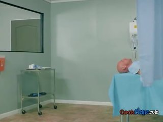 華麗 醫 男人 瓦倫蒂娜 nappi 吞噬 大 刺 的 病人