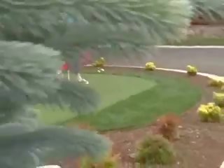 Bermain golf untuk itu viewers!